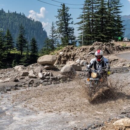 tirthan valley jalori pass serolsar lake tour package 4 days