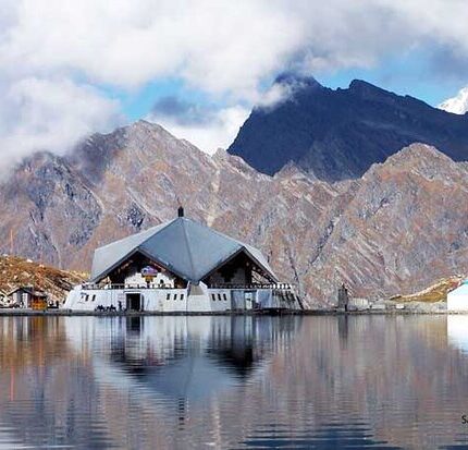 Auli Valley of Flowers Hemkund Sahib tour package 6 days