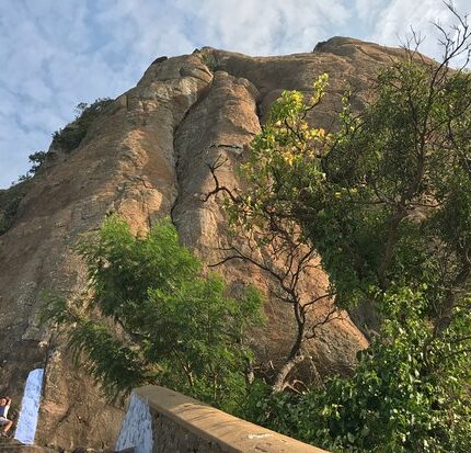 Marunthuvazh Malai Tour Package 2 Days