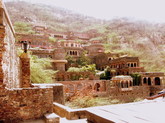 Neemrana Tour Package from Delhi Neemrana Tour Package from Delhi