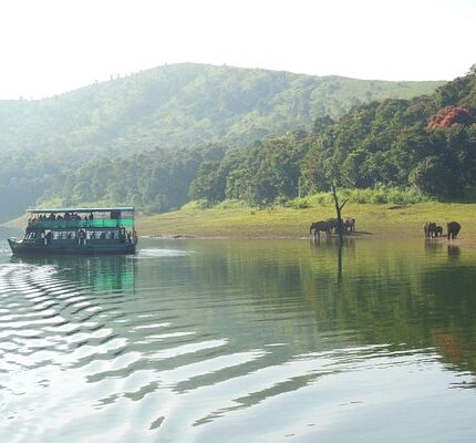 Kodaikanal Munnar Thekkady Tour Package from Hyderabad 6 Days