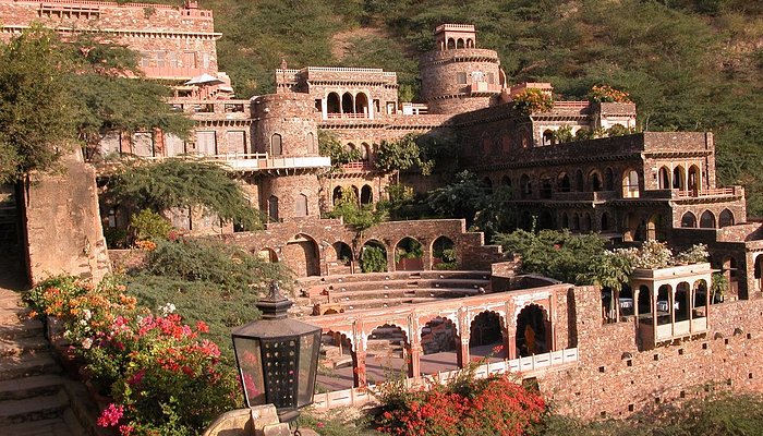 Neemrana Tour Package 2 Days Neemrana Tour Package 2 Days