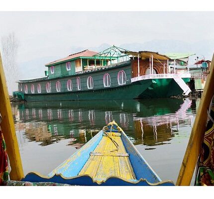Amritsar Jammu Dharamshala Katra Srinagar Gulmarg Tour Package 7 Days