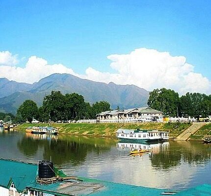 Jammu Katra Dharamshala Patnitop Srinagar Pahalgam Gulmarg Tour Package 7 Days